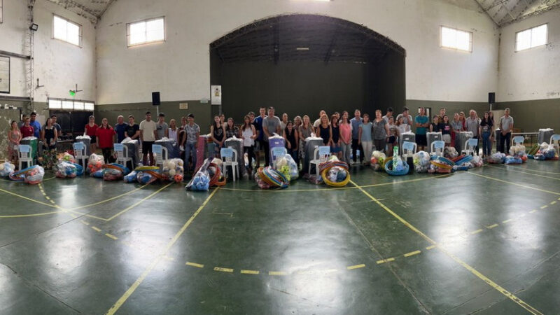 KITS CON MATERIALES DEPORTIVOS SE ENTREGARON A ESCUELAS
