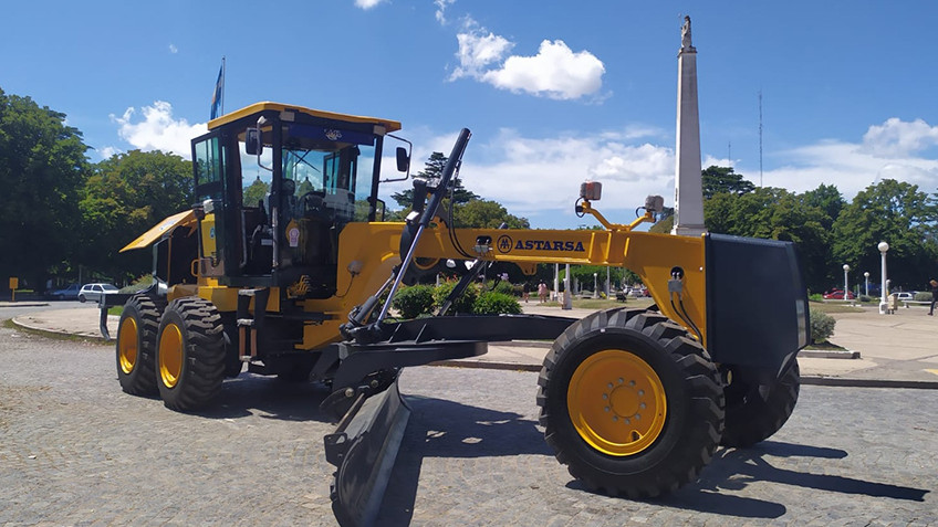 EL MUNICIPIO PRESENTÓ MAQUINARIA VIAL