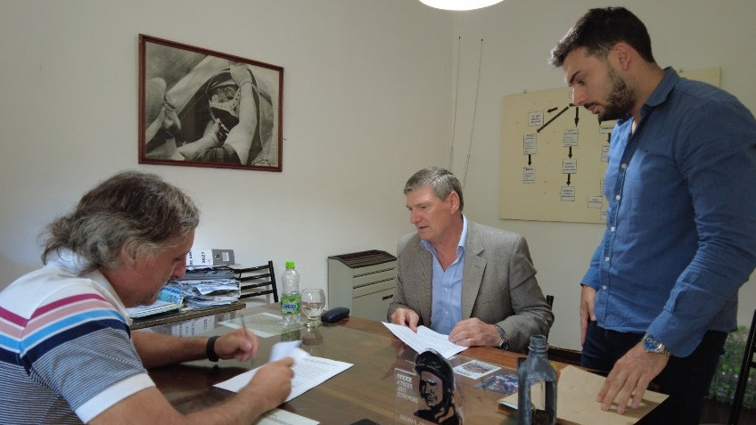 SE FIRMA ACUERDO PARA LA COMPACTACIÓN DE VEHÍCULOS