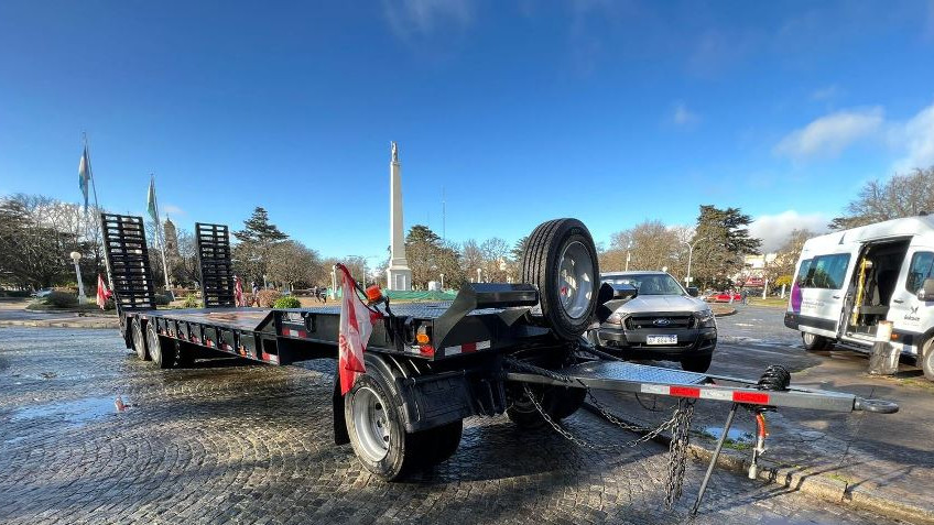 EL MUNICIPIO FORTALECE SU PARQUE VIAL CON LA ADQUISICIÓN DE UN MINIBÚS, UNA CAMIONETA Y UN CARRETÓN
