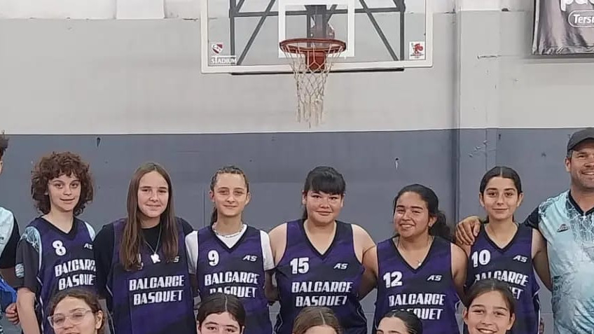 SE JUGÓ AMISTOSO DE BÁSQUET EN LOBERÍA