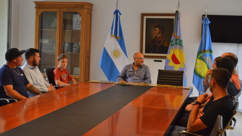 EL INTENDENTE FELICITÓ A LOS CAMPEONES DEL AUTOMOVILISMO