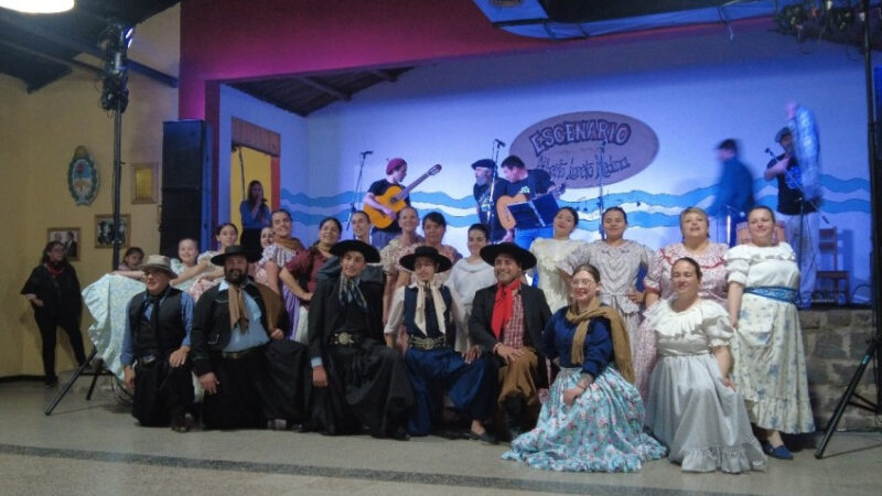 Peña folklórica en la Pulpería Máximo Cabrera