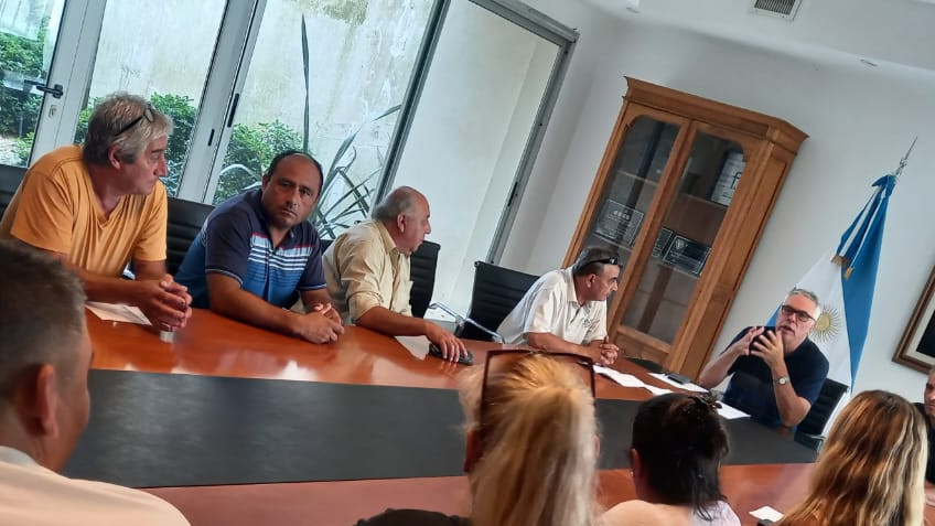 Reunión de gobierno con dueños de licencias de remises