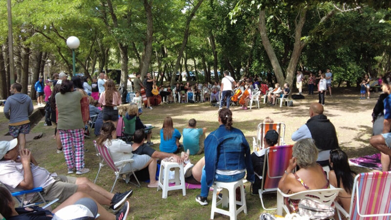 La orquesta Infanto Juvenil deleitó en el polideportivo