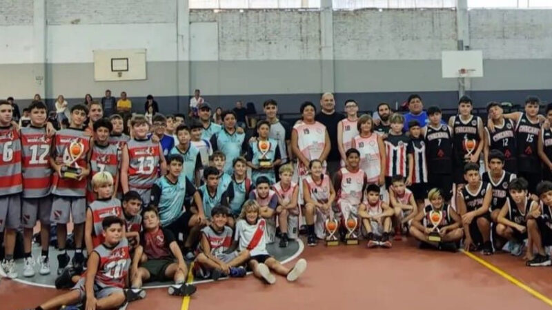 La escuela municipal de básquet participó de un súper 4