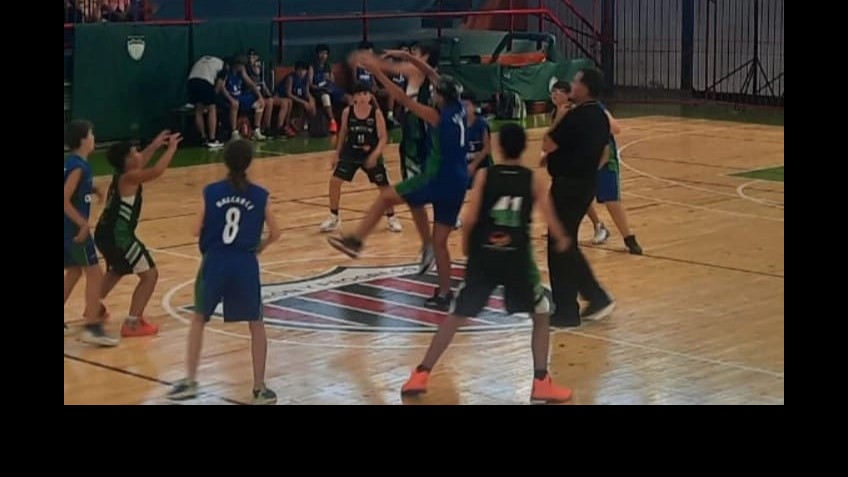 Escuela Municipal de básquet debutó en la liga de Tandil
