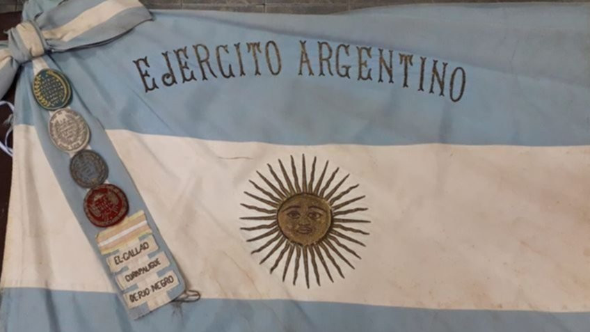 ACTO DE CONDECORACIÓN DE BANDERAS DE GUERRA POR SU DESTACADA PARTICIPACIÓN EN LA GUERRA DE MALVINAS