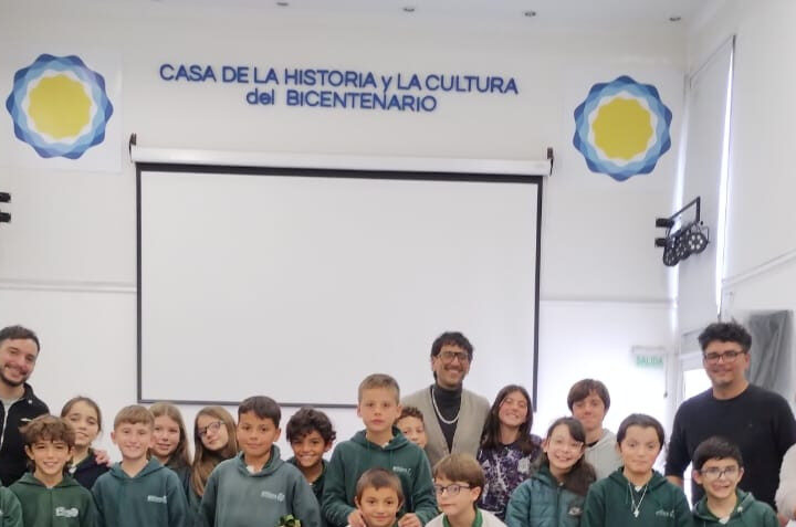 Alumnos  del colegio Santa Rosa visitaron la Orquesta Escuela