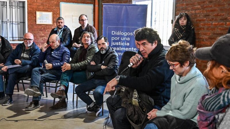 Jueces y fiscales en la Villa
