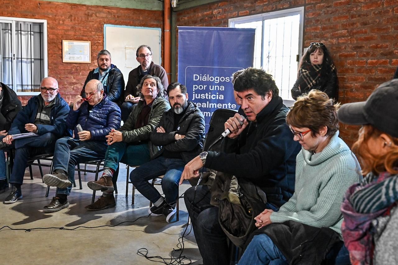 Jueces y fiscales en la Villa