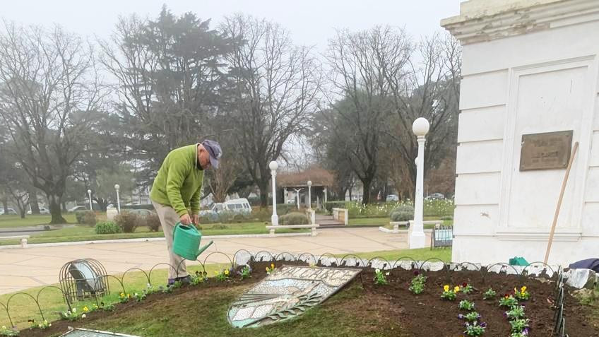 Embellecimiento del calendario en Plaza Libertad