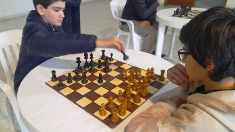 Dos jóvenes clasificaron en ajedrez