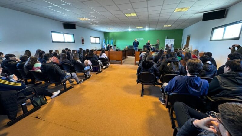 Numerosa visita de alumnos