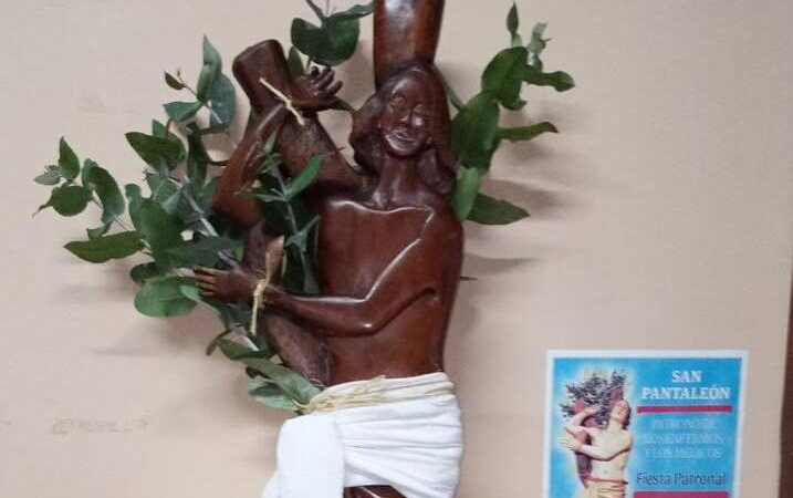 LA IMAGEN DE SAN PANTALEÓN VISITA EL HOSPITAL