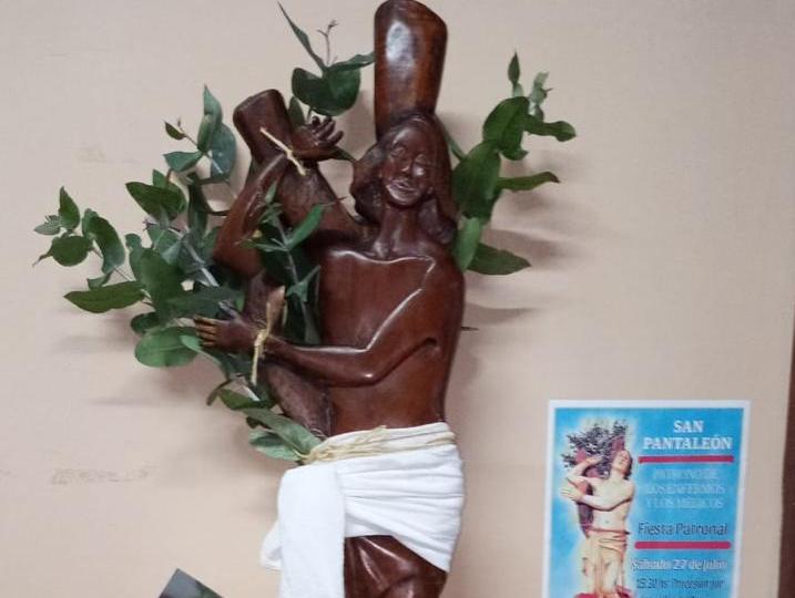 LA IMAGEN DE SAN PANTALEÓN VISITA EL HOSPITAL