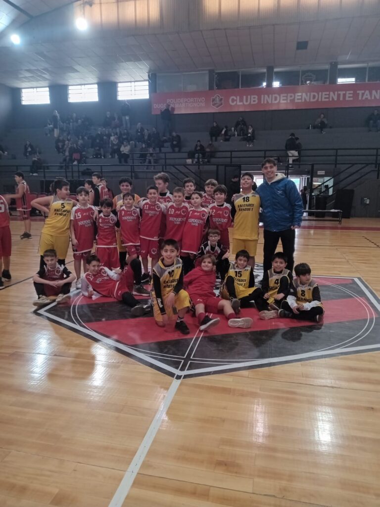 LA ESCUELA DE BÁSQUET VISITÓ A INDEPENDIENTE DE TANDIL