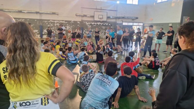 EL BÁSQUET REUNIÓ A LA FAMILIA
