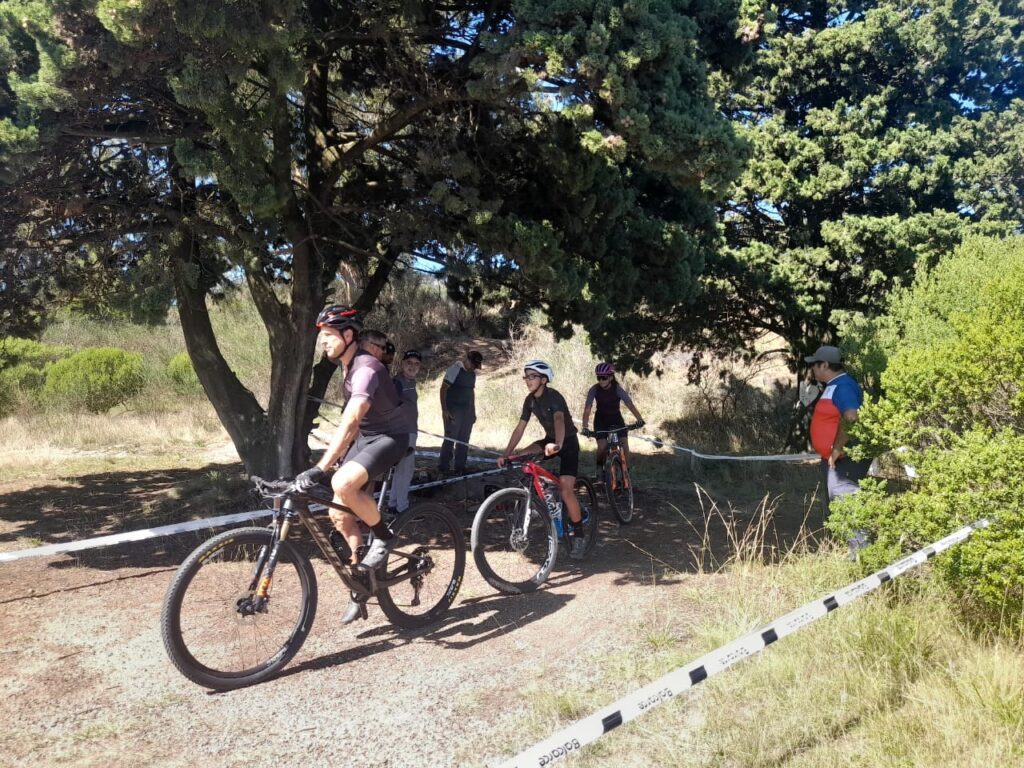 CICLISMO: PRECAUCIÓN AL CAMINAR POR EL CERRO