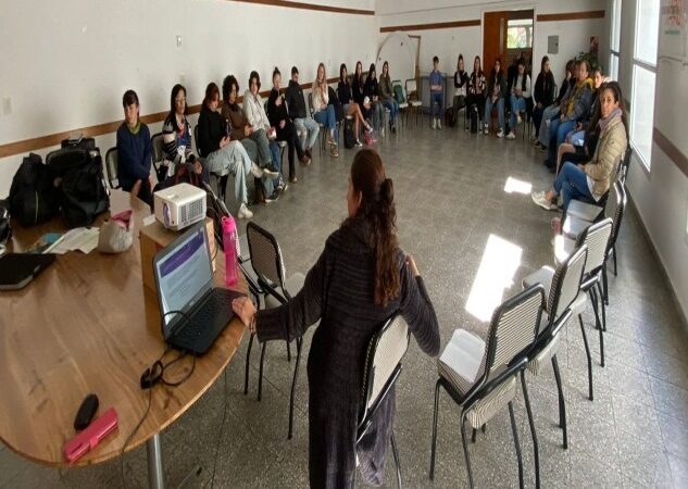 ESTUDIANTES DE SECUNDARIA SE CAPACITAN EN EDUCACIÓN SEXUAL INTEGRAL