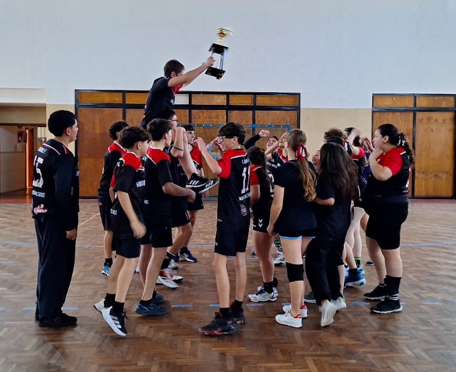 HANDBALL: LA ESCUELA COMPITIÓ EN MAR DEL PLATA