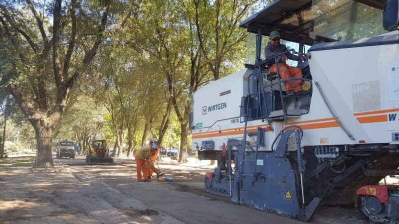 AVANZAN LOS TRABAJOS DE BACHEO Y REASFALTADO EN EL ACCESO A SAN AGUSTÍN
