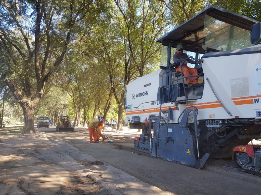 AVANZAN LOS TRABAJOS DE BACHEO Y REASFALTADO EN EL ACCESO A SAN AGUSTÍN