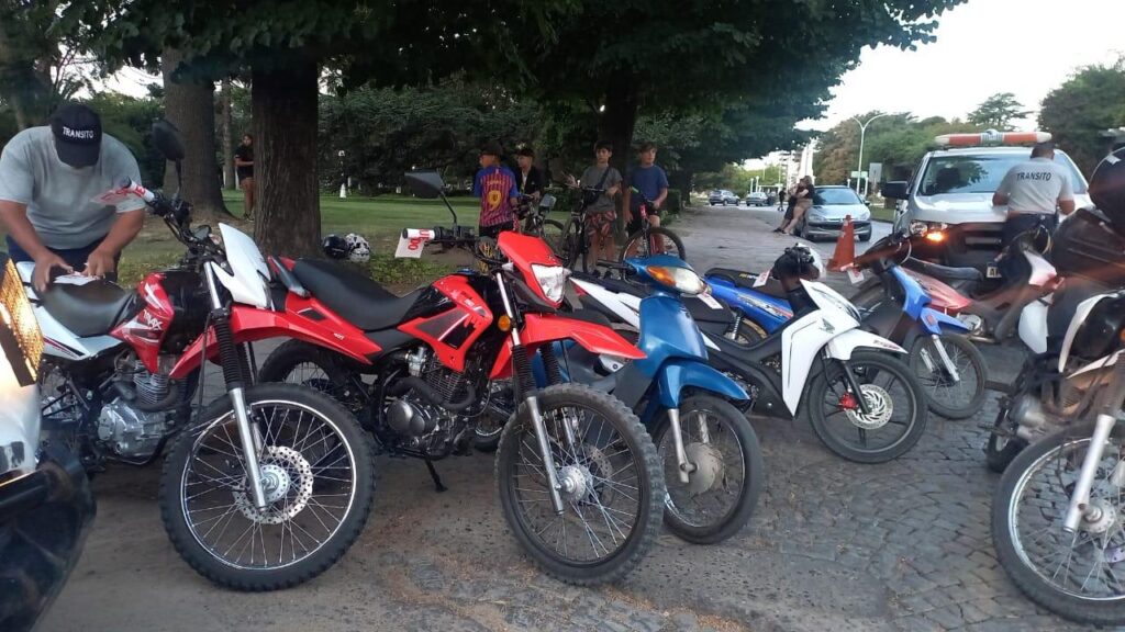 OPERATIVO DE TRÁNSITO: SEIS MOTOS SECUESTRADAS Y VARIAS INFRACCIONES