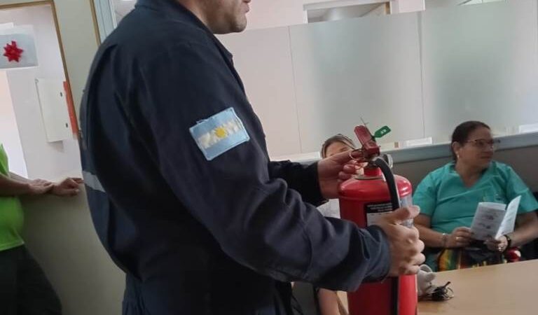 CAPACITACIÓN SOBRE USO DE EXTINTORES Y EVACUACIÓN EN EL HOSPITAL MUNICIPAL “DR. FELIPE ANTONIO FOSSATI”
