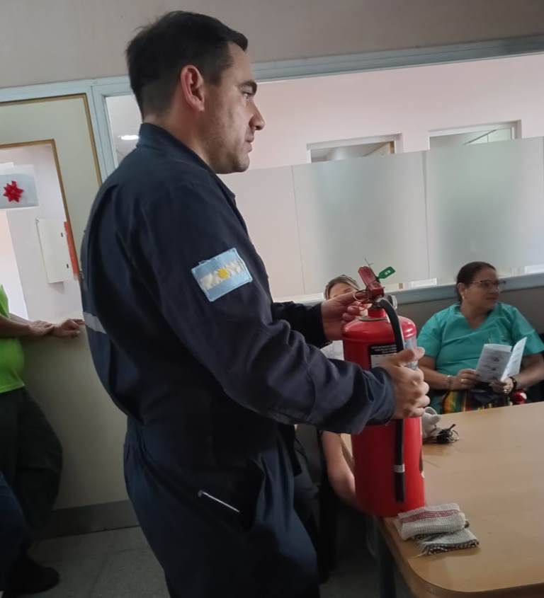 CAPACITACIÓN SOBRE USO DE EXTINTORES Y EVACUACIÓN EN EL HOSPITAL MUNICIPAL “DR. FELIPE ANTONIO FOSSATI”