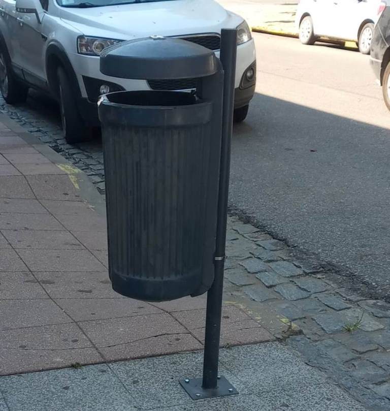 COLOCACIÓN DE CESTOS URBANOS
