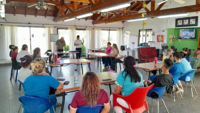 CAPACITACIÓN INNOVADORA EN LOS HOGARES DE ANCIANOS MUNICIPALES