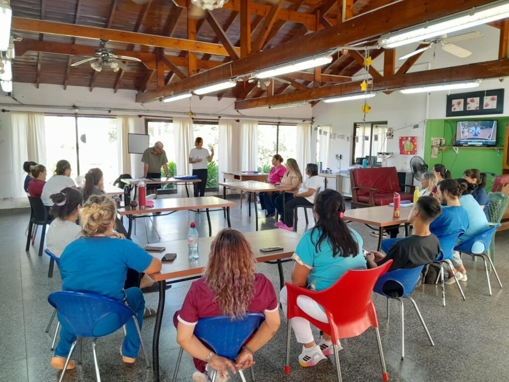 CAPACITACIÓN INNOVADORA EN LOS HOGARES DE ANCIANOS MUNICIPALES