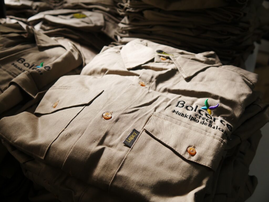 ENTREGA DE INDUMENTARIA Y CALZADO A LOS TRABAJADORES MUNICIPALES: COMPROMISO CUMPLIDO CON EL CONVENIO COLECTIVO DE TRABAJO