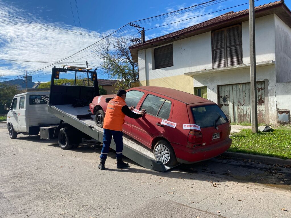 RETIRO DE VEHÍCULOS ABANDONADOS EN LA VÍA PÚBLICA