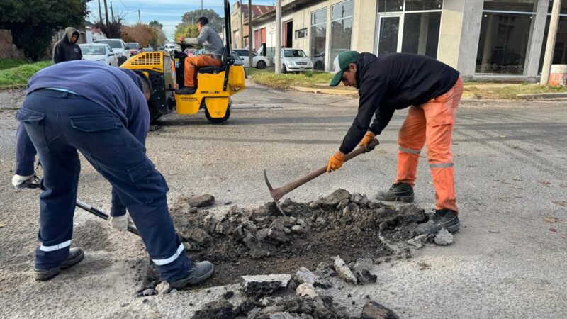 AVANZA LA RECOMPOSICIÓN DE CALLES EN EL EJIDO URBANO