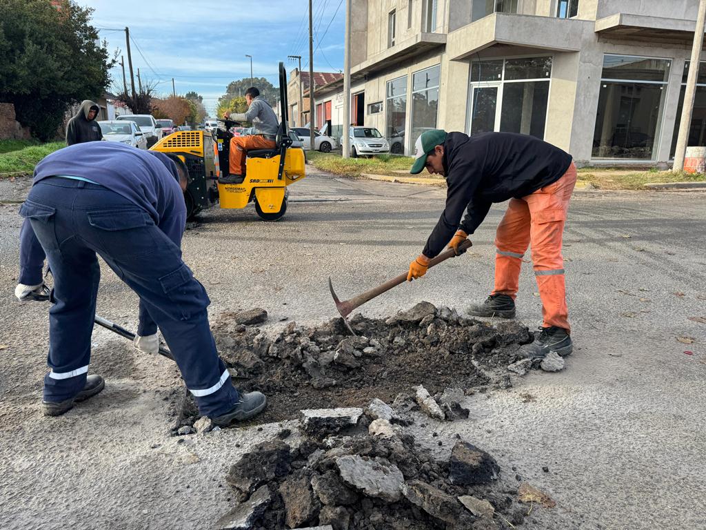 AVANZA LA RECOMPOSICIÓN DE CALLES EN EL EJIDO URBANO
