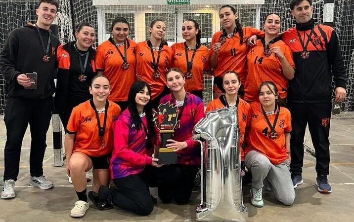 Luz Benitez se destacó en un Nacional de Handball