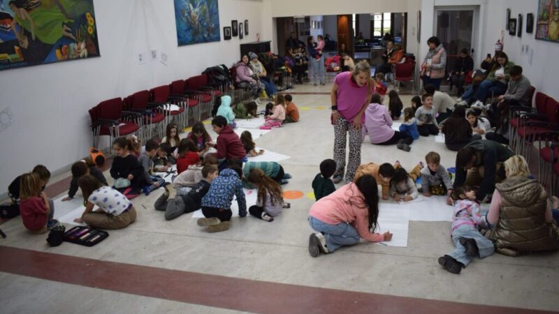 Concurrido taller de juegos de la voz