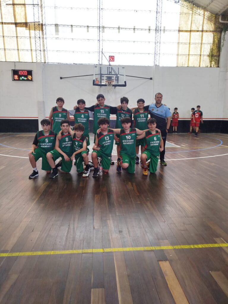 Nueva presentación de la escuela de basquet en Tandil