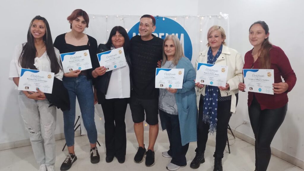 Destacan el acompañamiento municipal durante la entrega de certificaciones