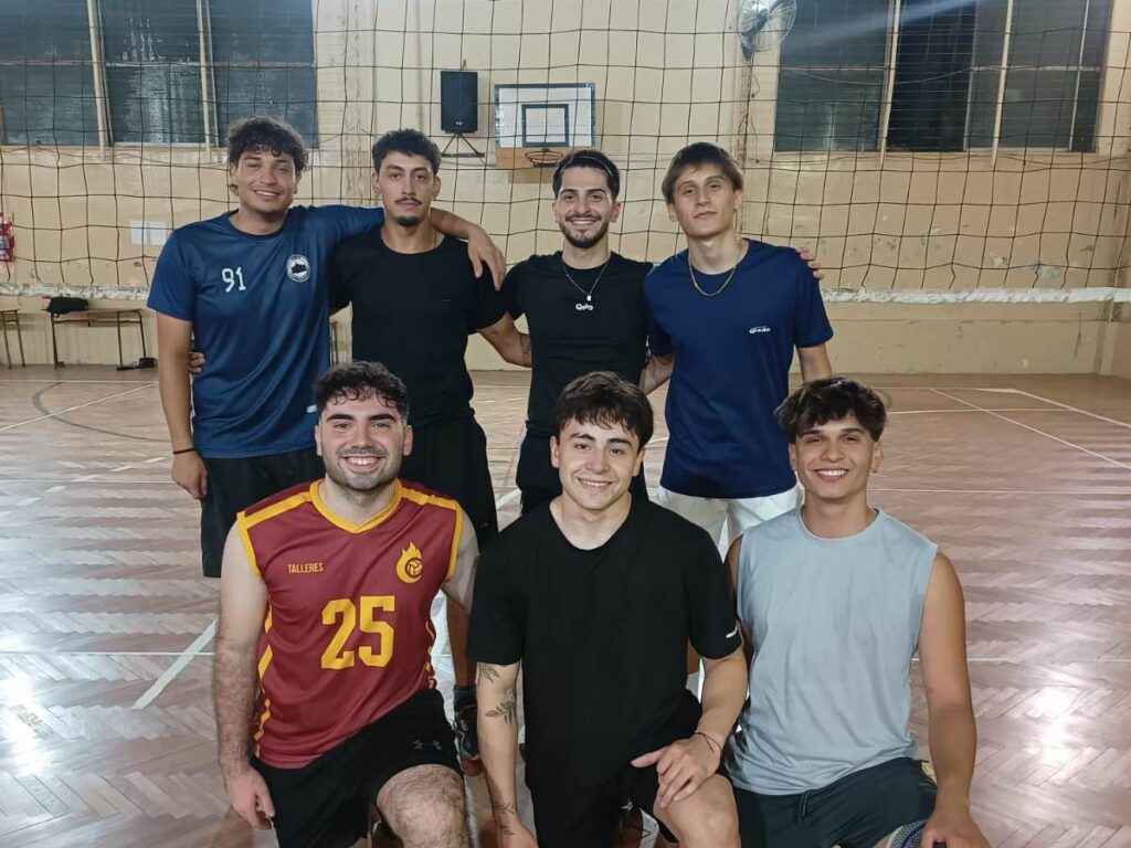 Torneo nocturno de vóley