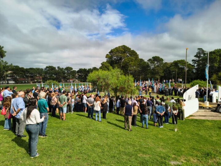 Malvinas vive en la memoria: Balcarce honró a sus héroes con emoción y compromiso eterno