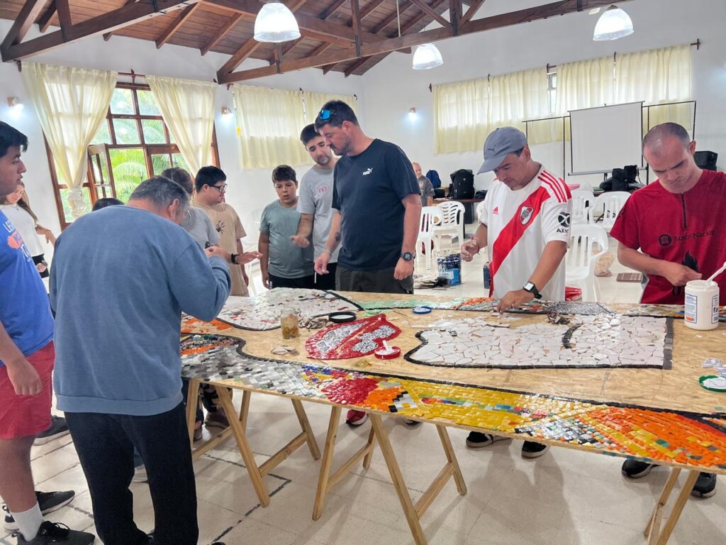 “Hoy Mujer”: Arte colectivo que celebra la inclusión y la creatividad