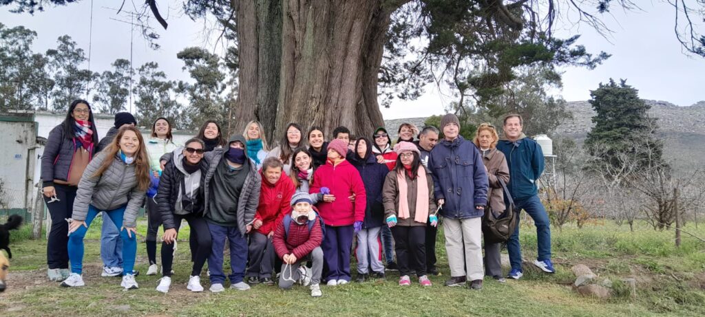 Caminata inclusiva en el geoparque Pun Antu