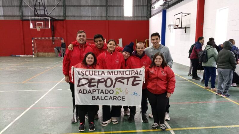 Destacada actuación de EMDAB en el inicio de la liga regional de natación