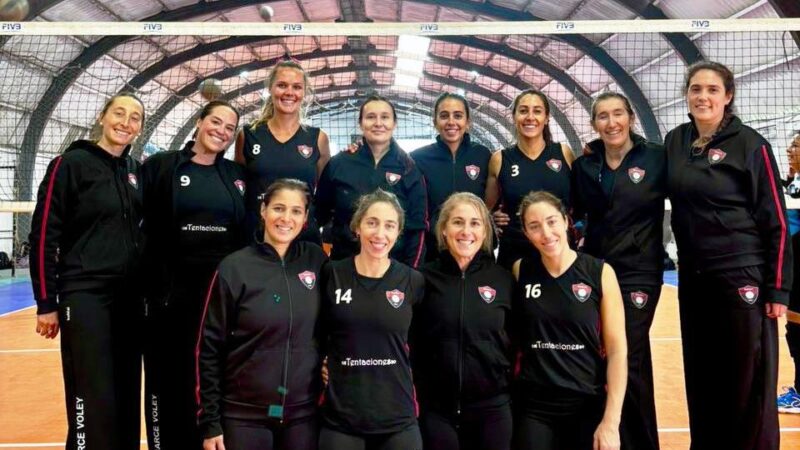 Una victoria y una derrota en maxi vóley