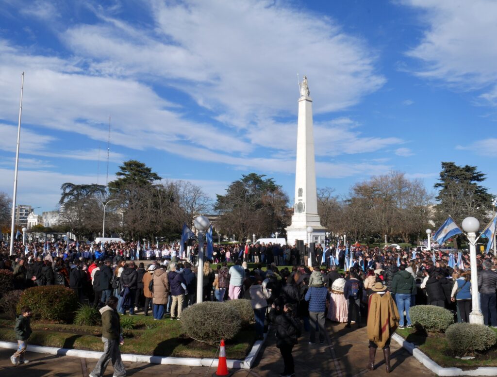 “Día de la Bandera”: Emotiva celebración patriótica  