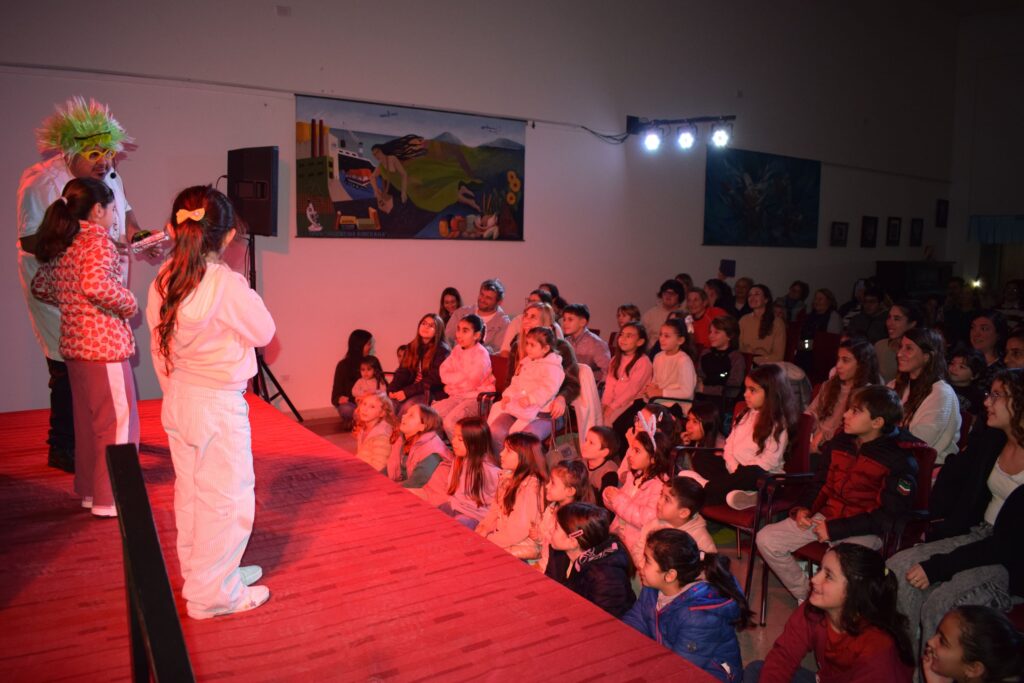 Exitosa presentación de «Improvisto» y hoy cine con «Lilo y Stitch»
